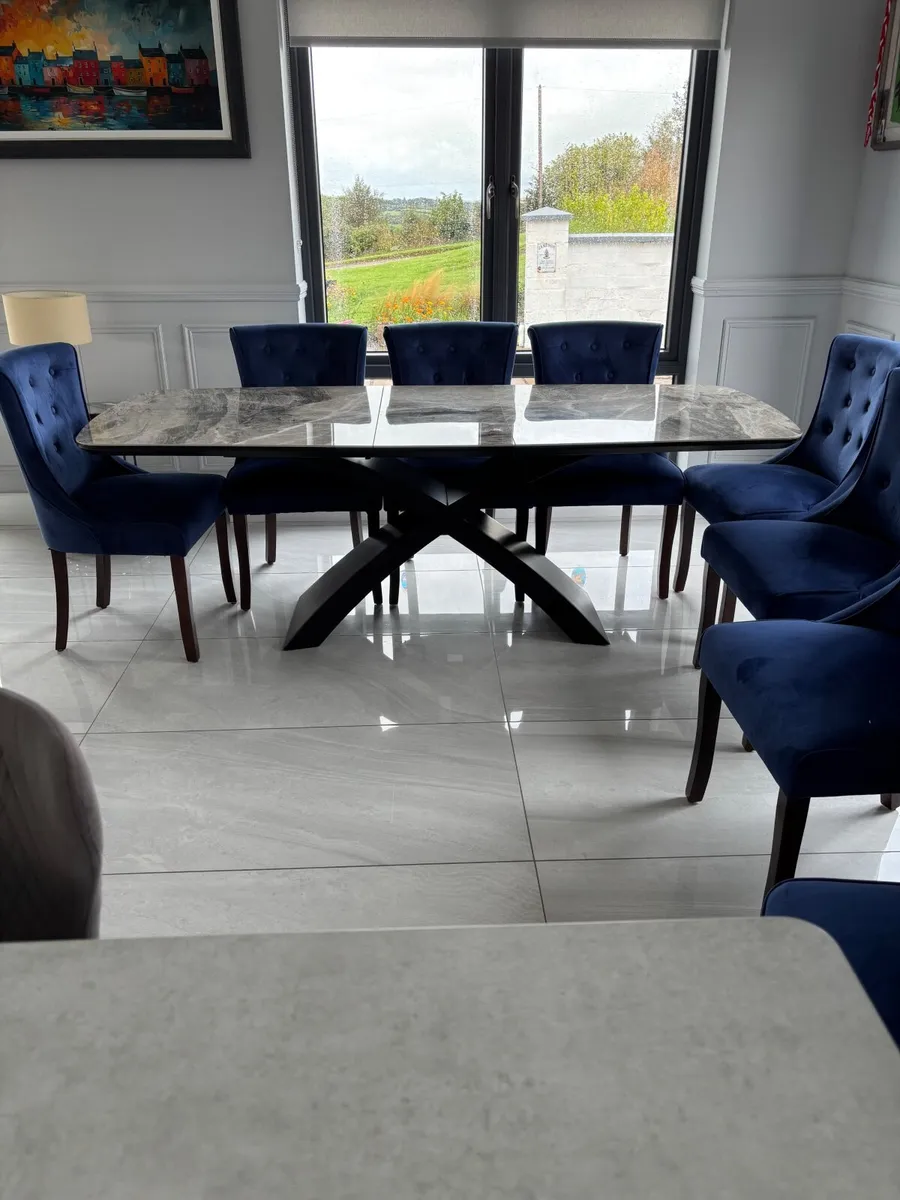 Dining table and 8 Chairs - Image 2