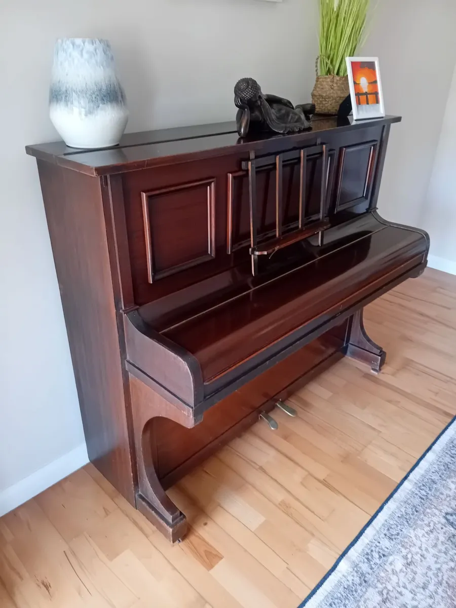 Beautiful Upright Piano - Image 2