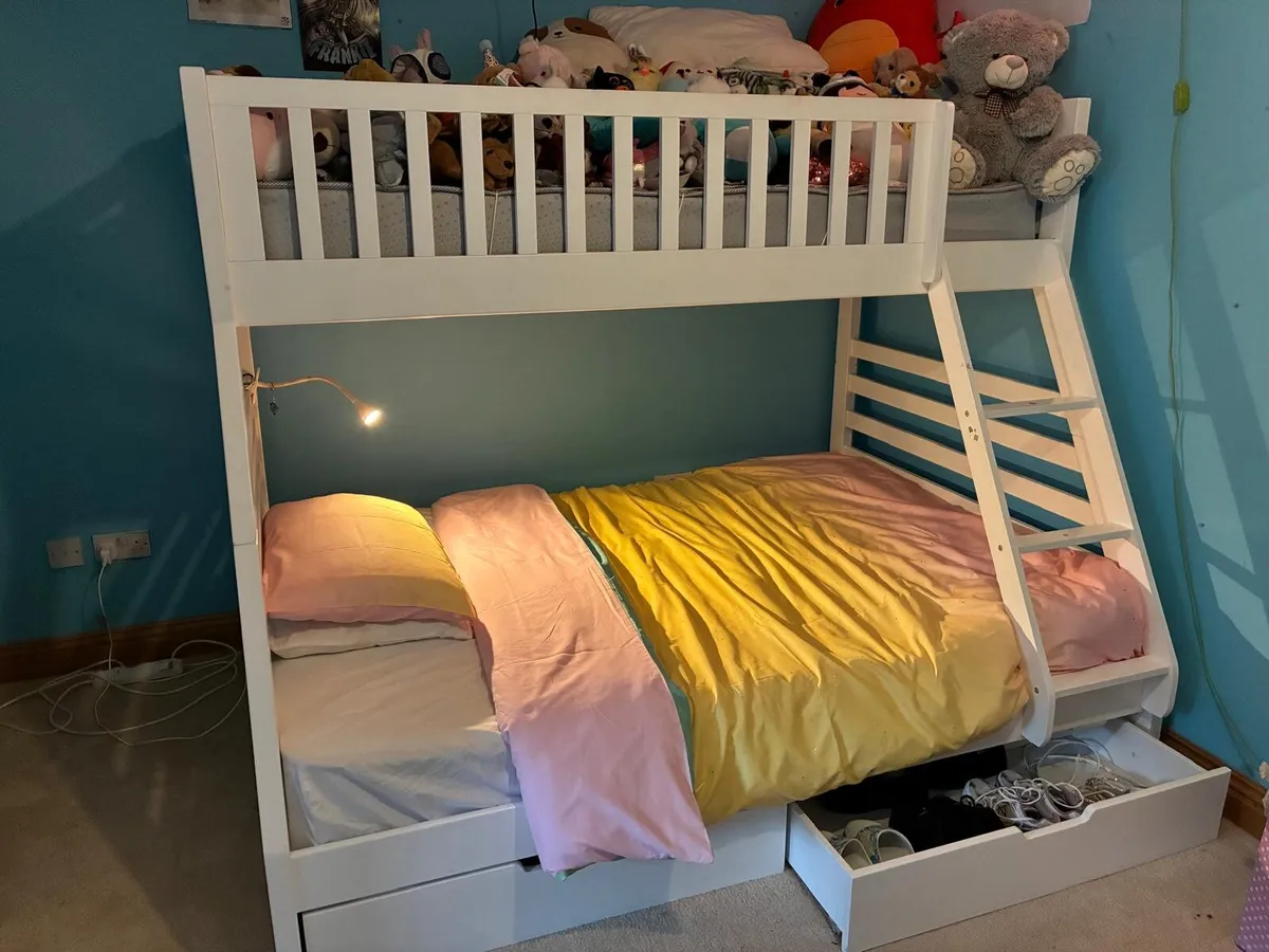 White Triple Sleeper Bunk Bed with Mattresses & 2 - Image 1