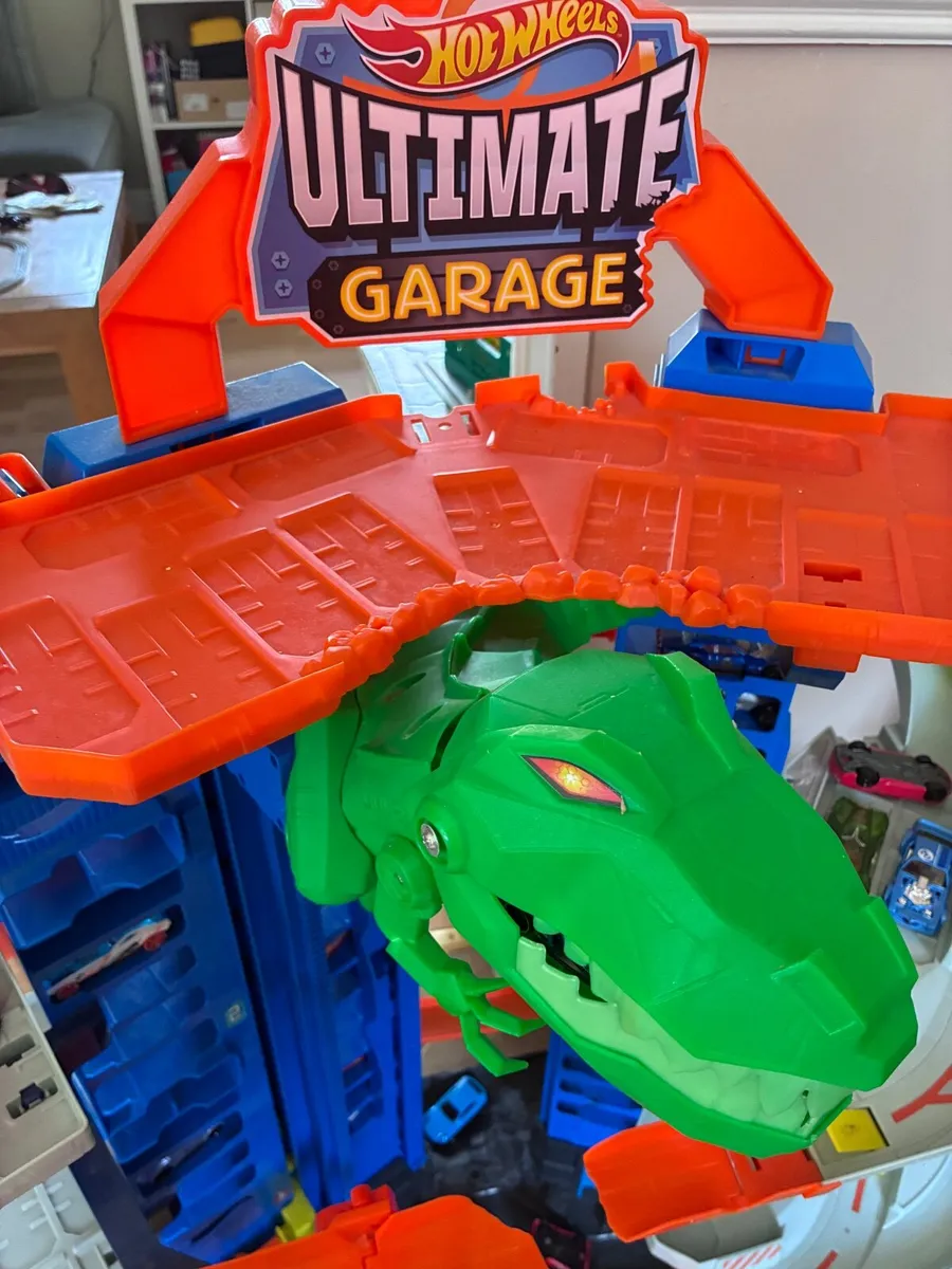 Hot wheels Car ultimate Garage - Image 2