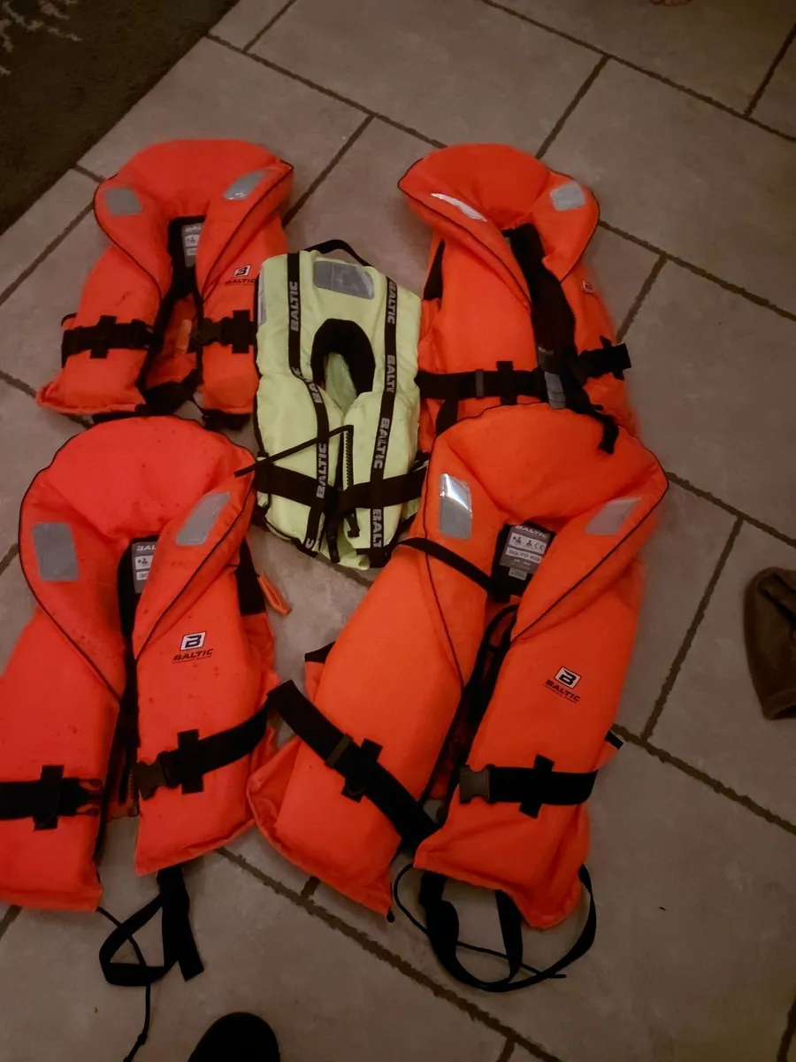 Lifejackets - Image 4