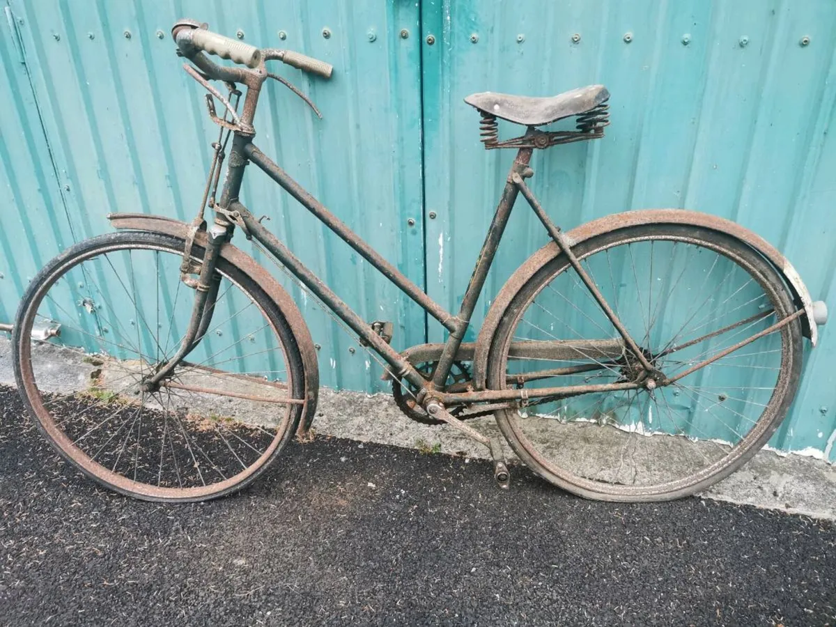 Triumph Roadster Bicycle - Image 1