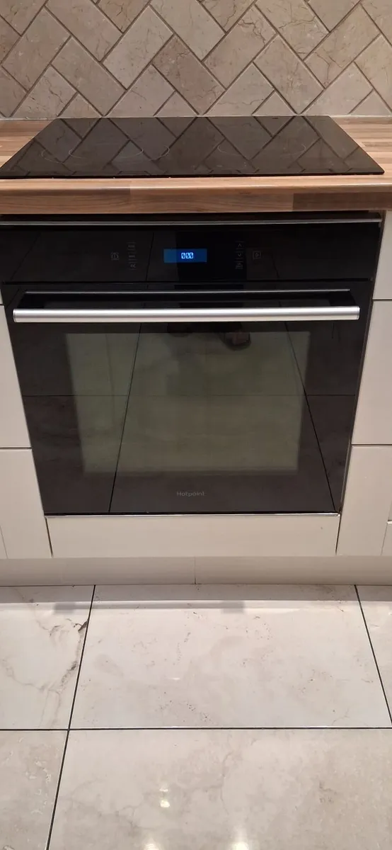 Hotpoint BLK Pyro Clean Single Electric Oven - Image 1