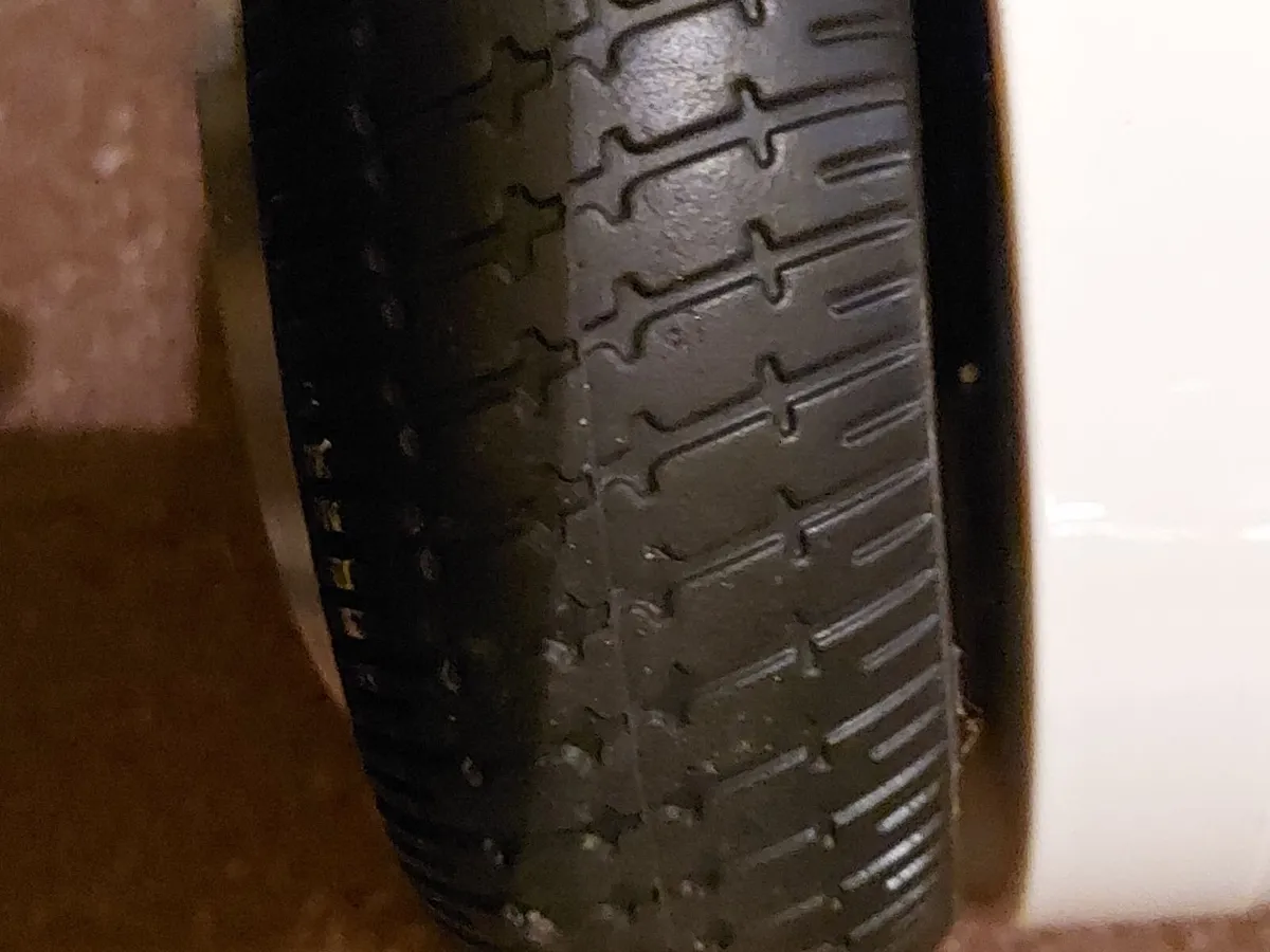 Bluetooth Hoverboard, has charge, working great, w - Image 4