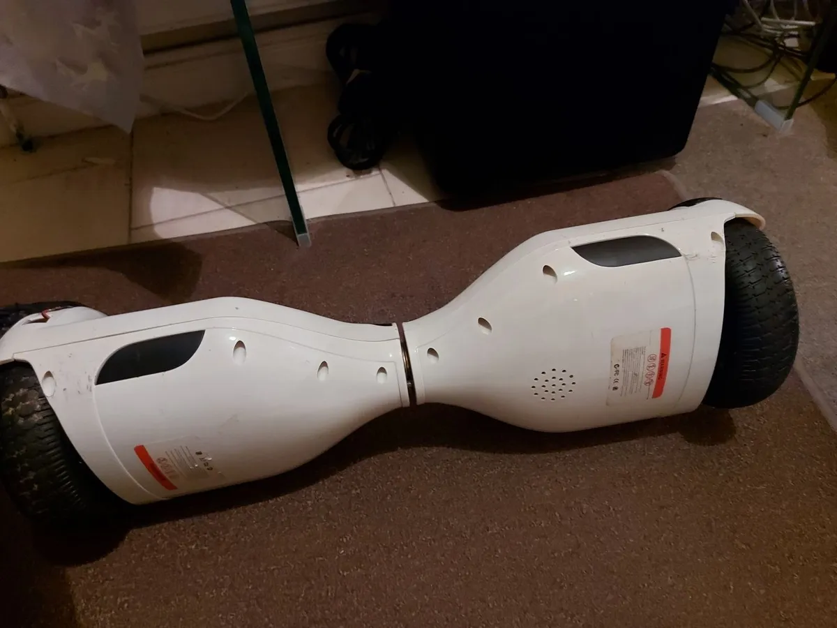 Bluetooth Hoverboard, has charge, working great, w - Image 2
