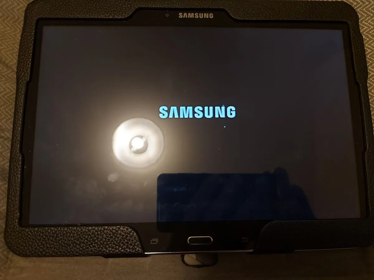 Samsung Galaxy Tab 4, 16GB, Model SM-T530, in case - Image 2