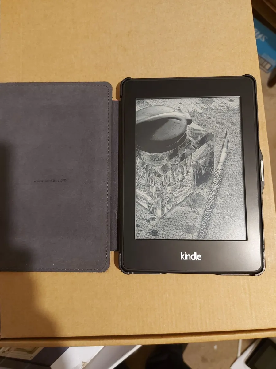 Amazon Kindle in Red Leather case, excellent cond - Image 3