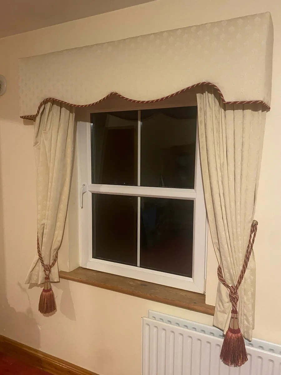 Pelmet & Curtains - Image 2