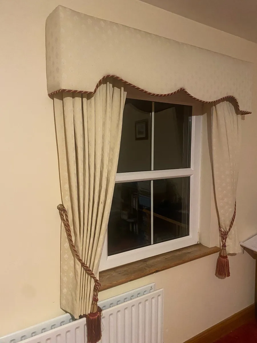 Pelmet & Curtains - Image 3