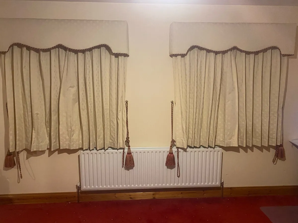 Pelmet & Curtains - Image 4