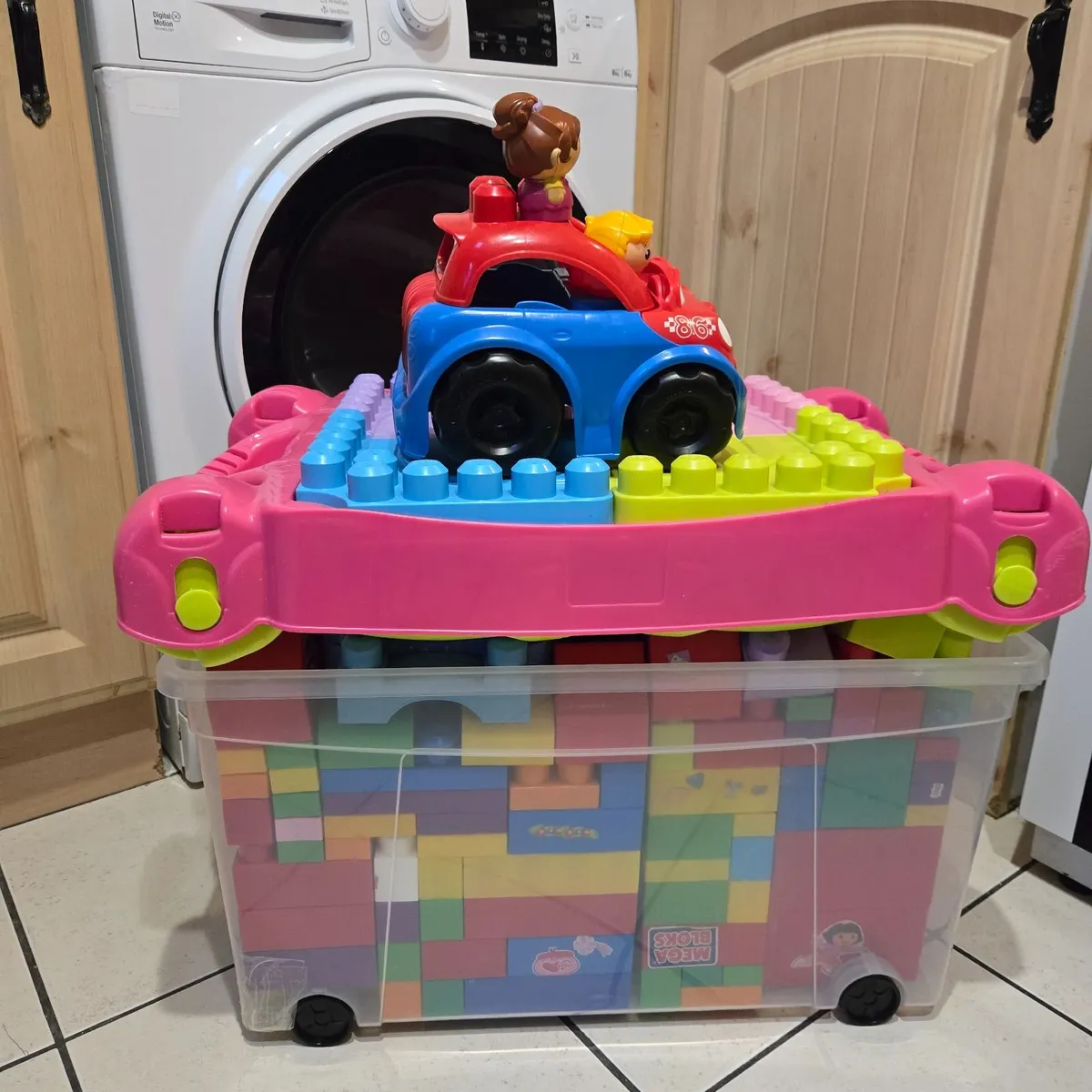 Large box  mega bloks - Image 2