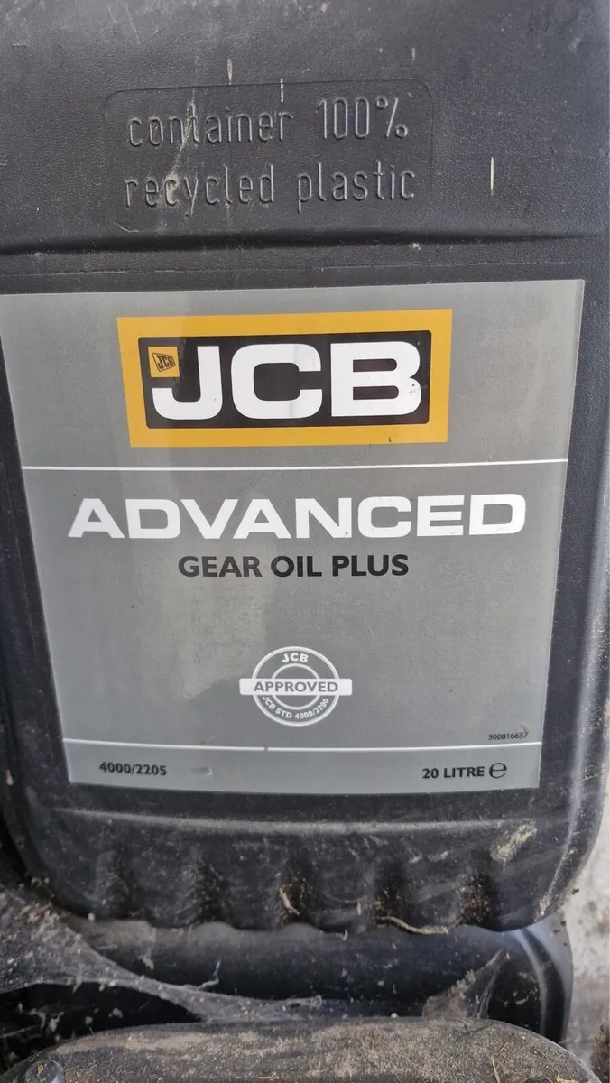 Genuine JCB oil - Image 1