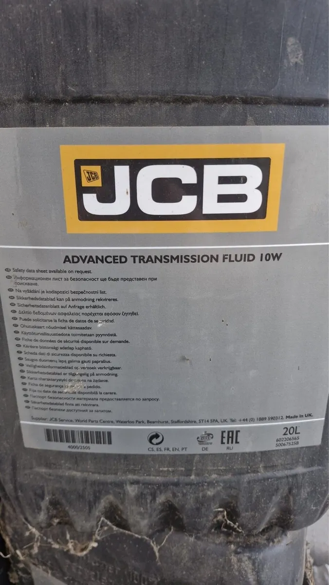 Genuine JCB oil - Image 3