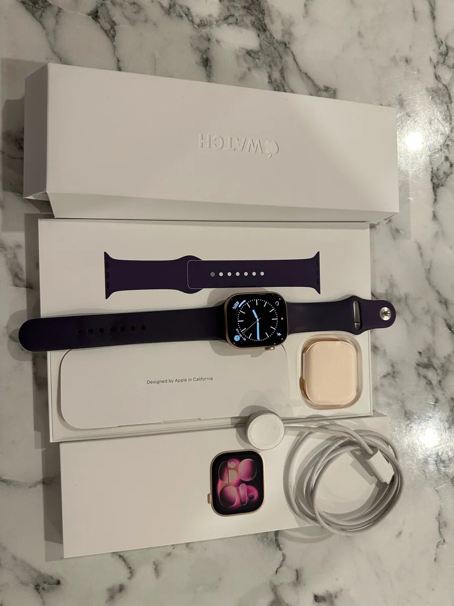 Apple Watch 11  - 46 mm - Rose Gold Aluminium GPS - Image 1