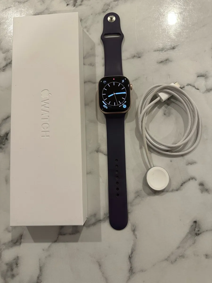 Apple Watch 11  - 46 mm - Rose Gold Aluminium GPS - Image 2