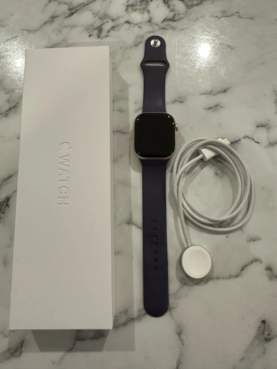 Apple Watch 11  - 46 mm - Rose Gold Aluminium GPS - Image 3