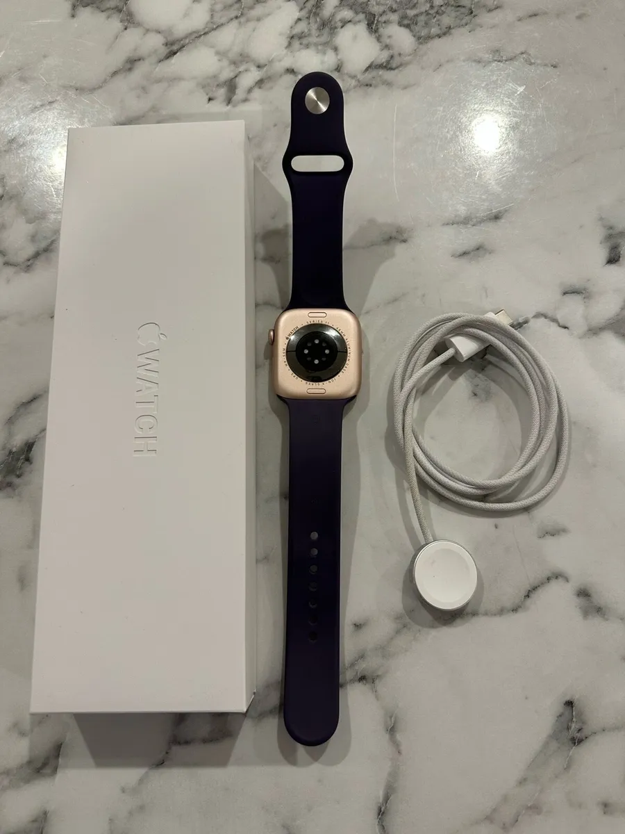 Apple Watch 11  - 46 mm - Rose Gold Aluminium GPS - Image 4