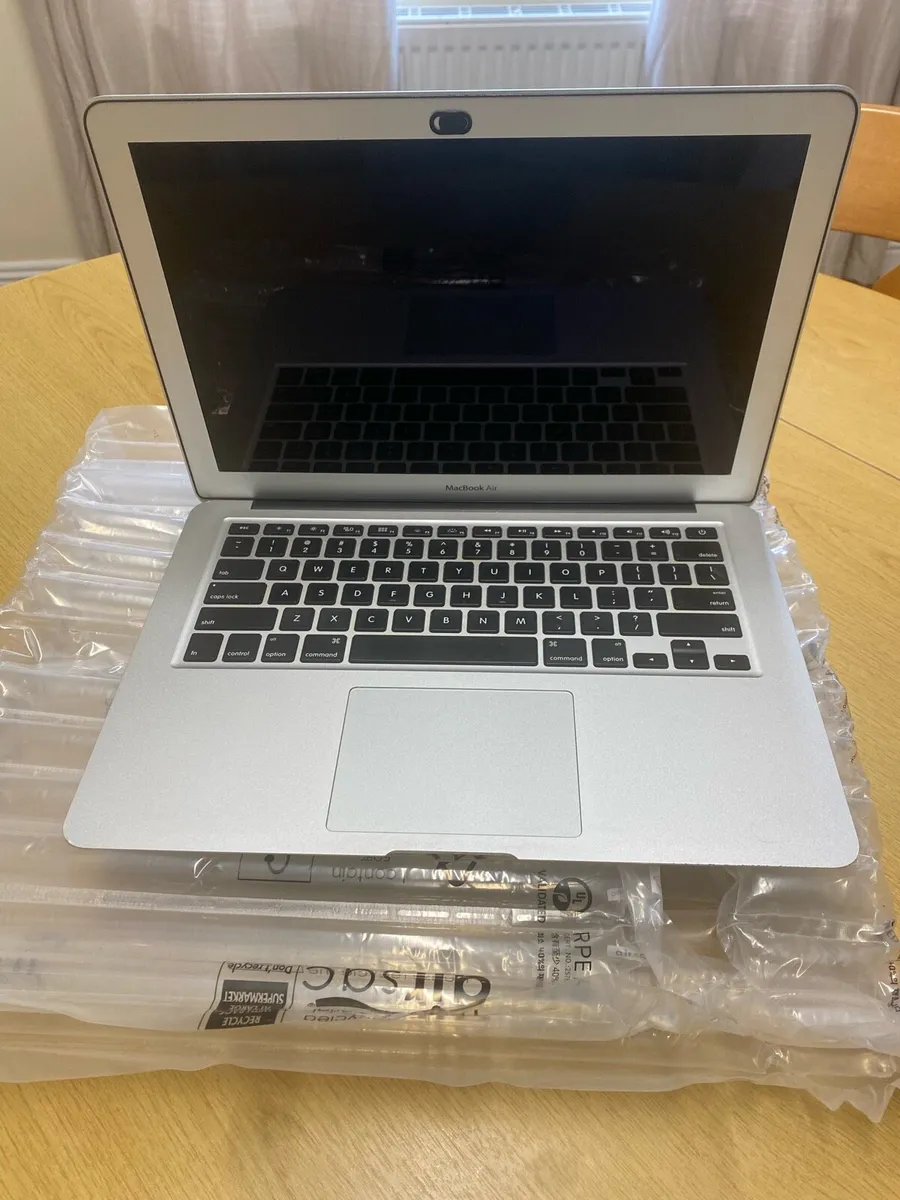MacBook Air 2017 - Image 3