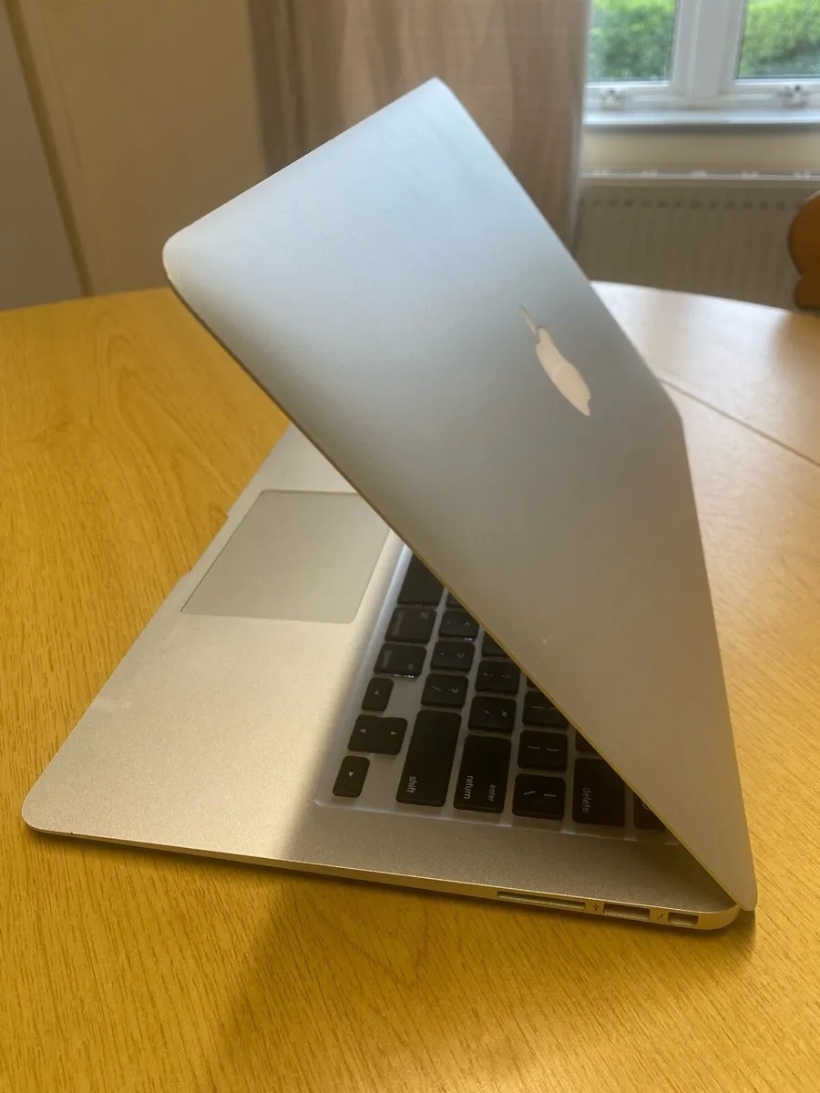 MacBook Air 2017 - Image 4