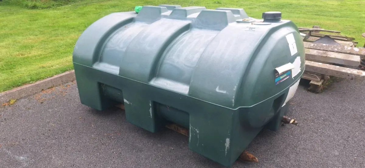 Oil tank - Image 1