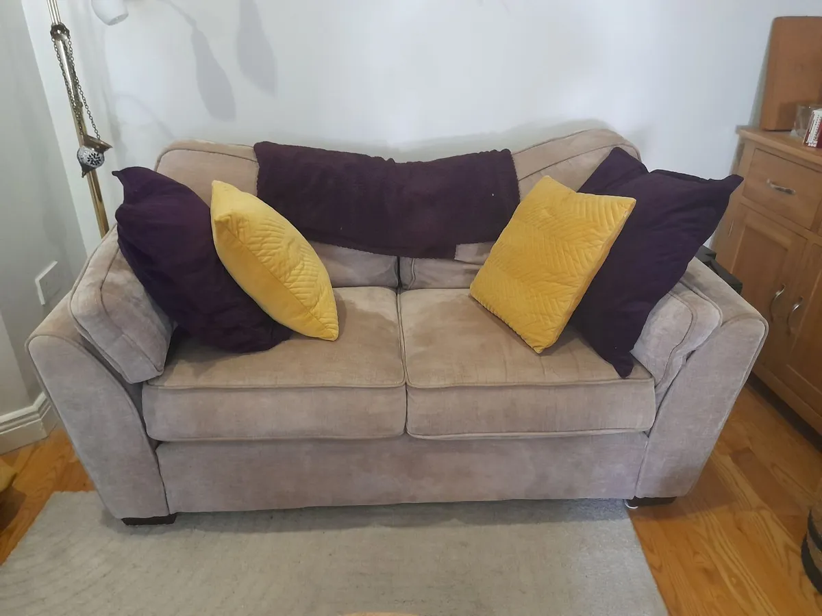 2 SEATER COUCH - Image 2