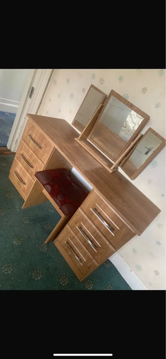 Dressing table set - Image 1