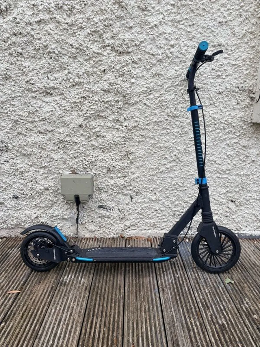 Older kids scooter - Image 1
