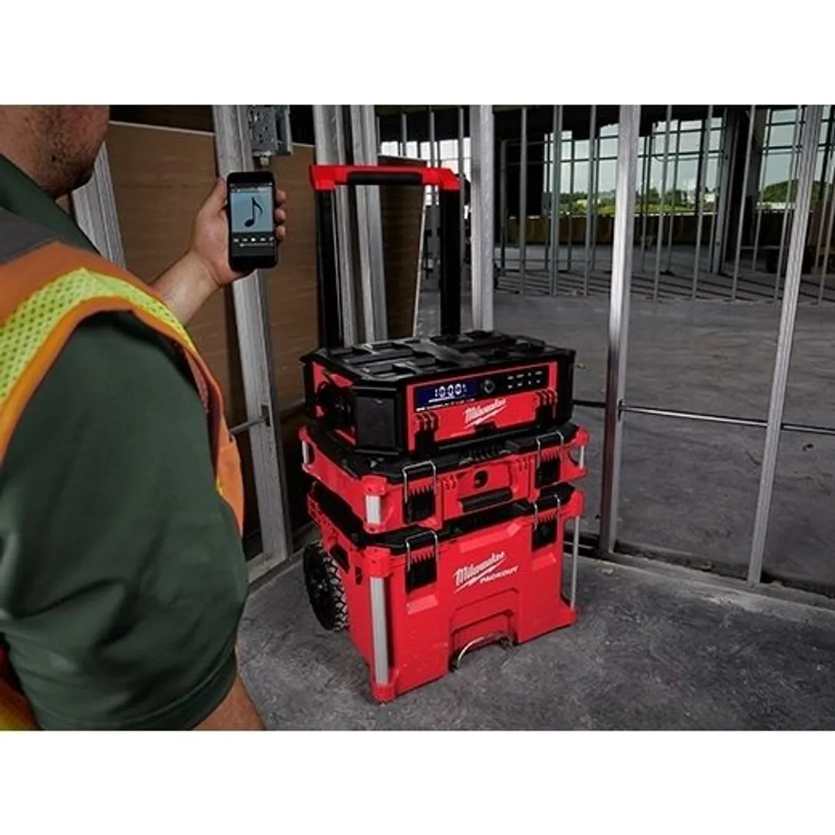 milwaukee Bluetooth PACKOUT Radio Charger - Image 4