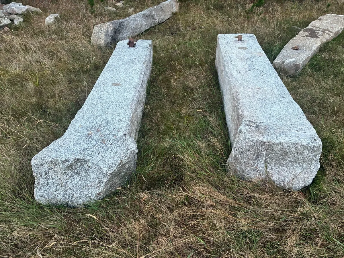 Granite gate pillars - Image 2