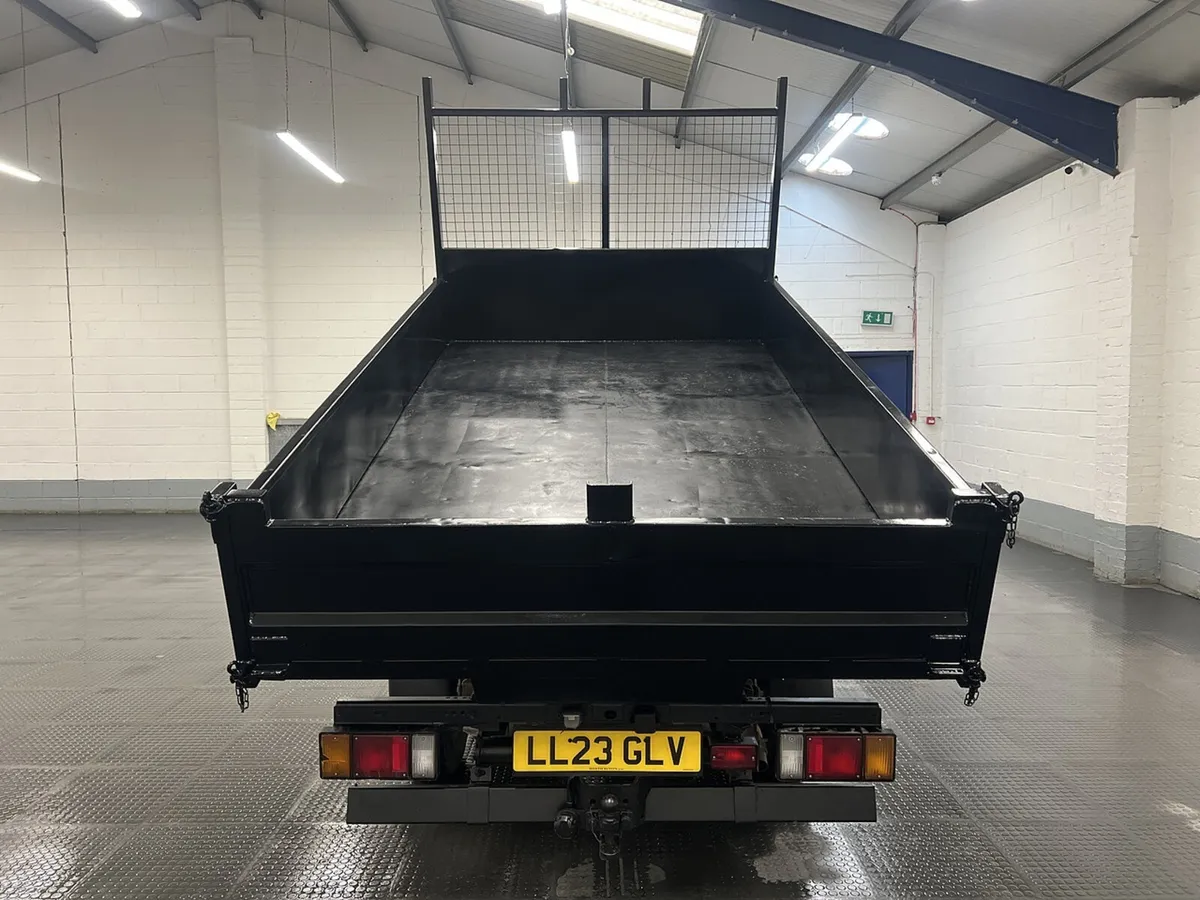 2023 Isuzu Grafter Tipper Van - Image 2