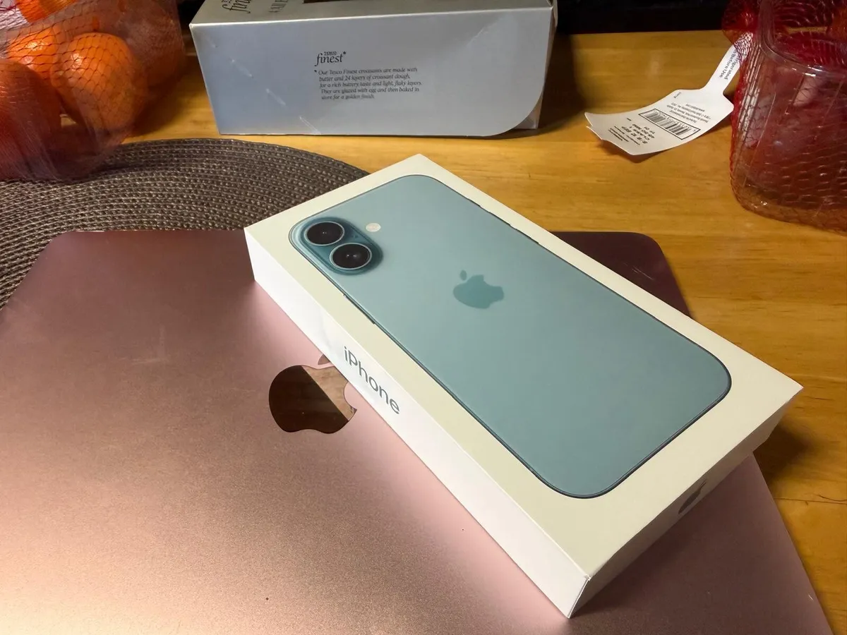 Iphone 16 Teal colour Bran New unlocked