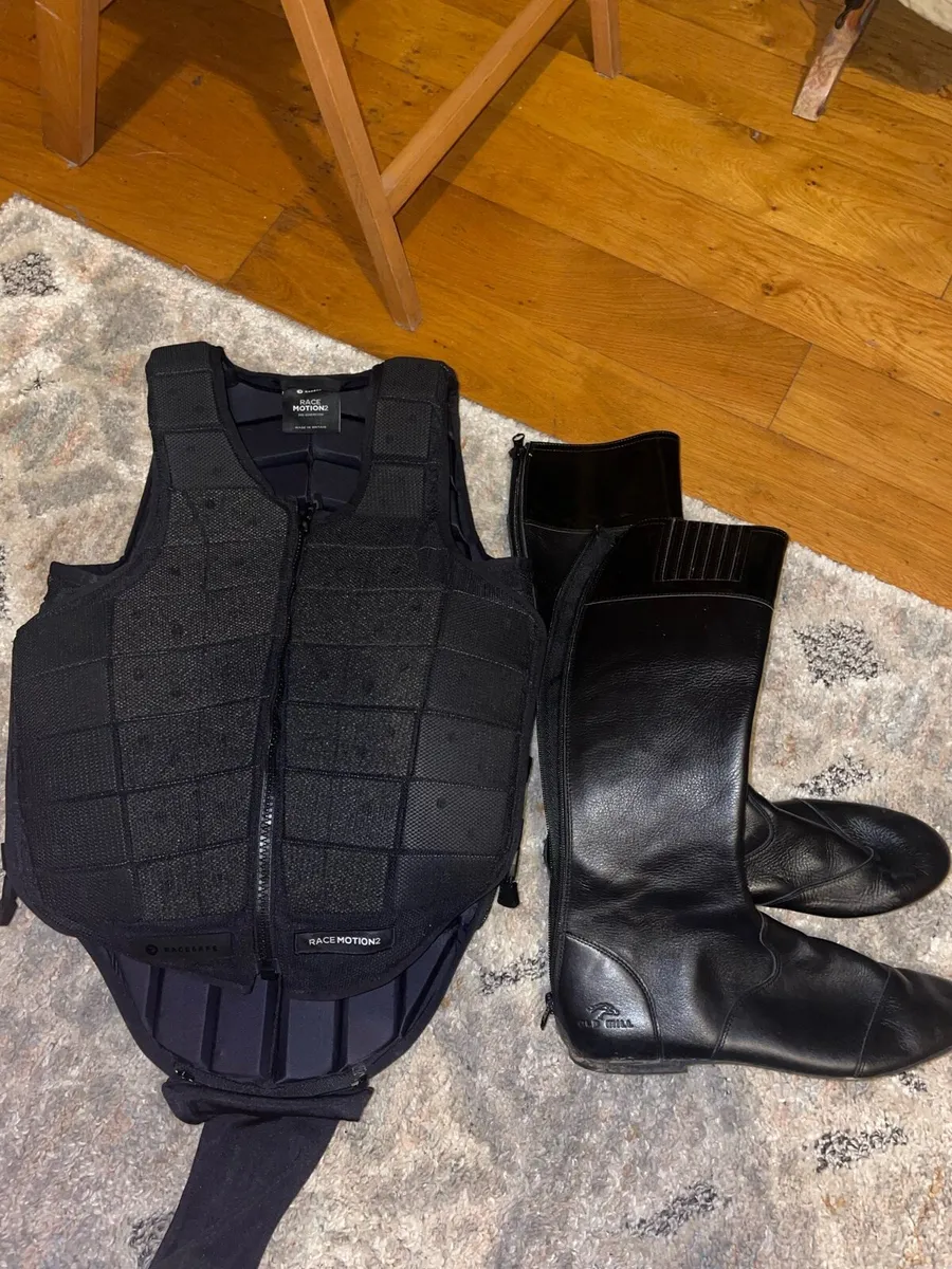 Race body protector and boots - Image 2