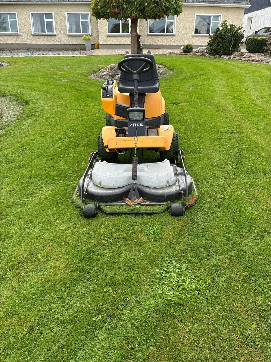 Stiga front deck ride on lawnmower - Image 2
