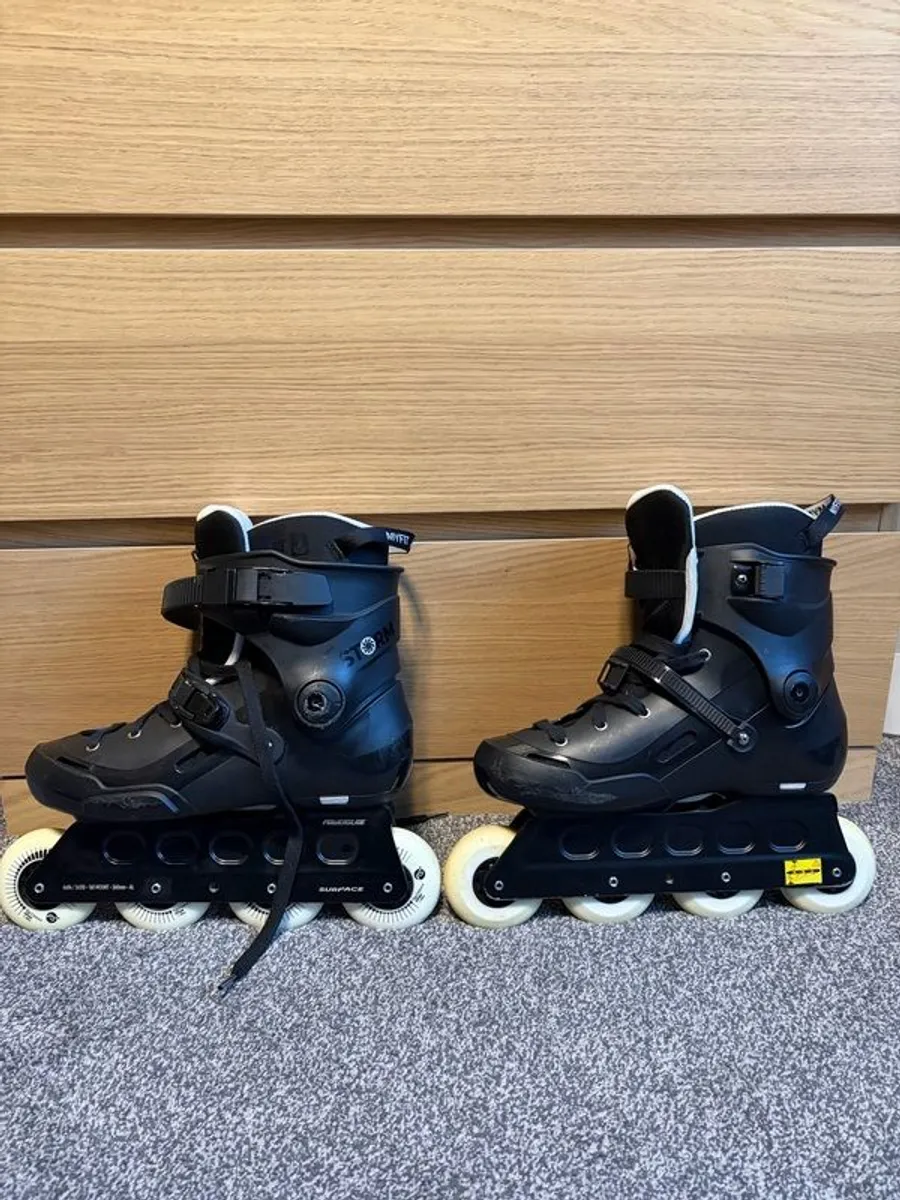 Rollerblades 41/42 + Protection - Image 3