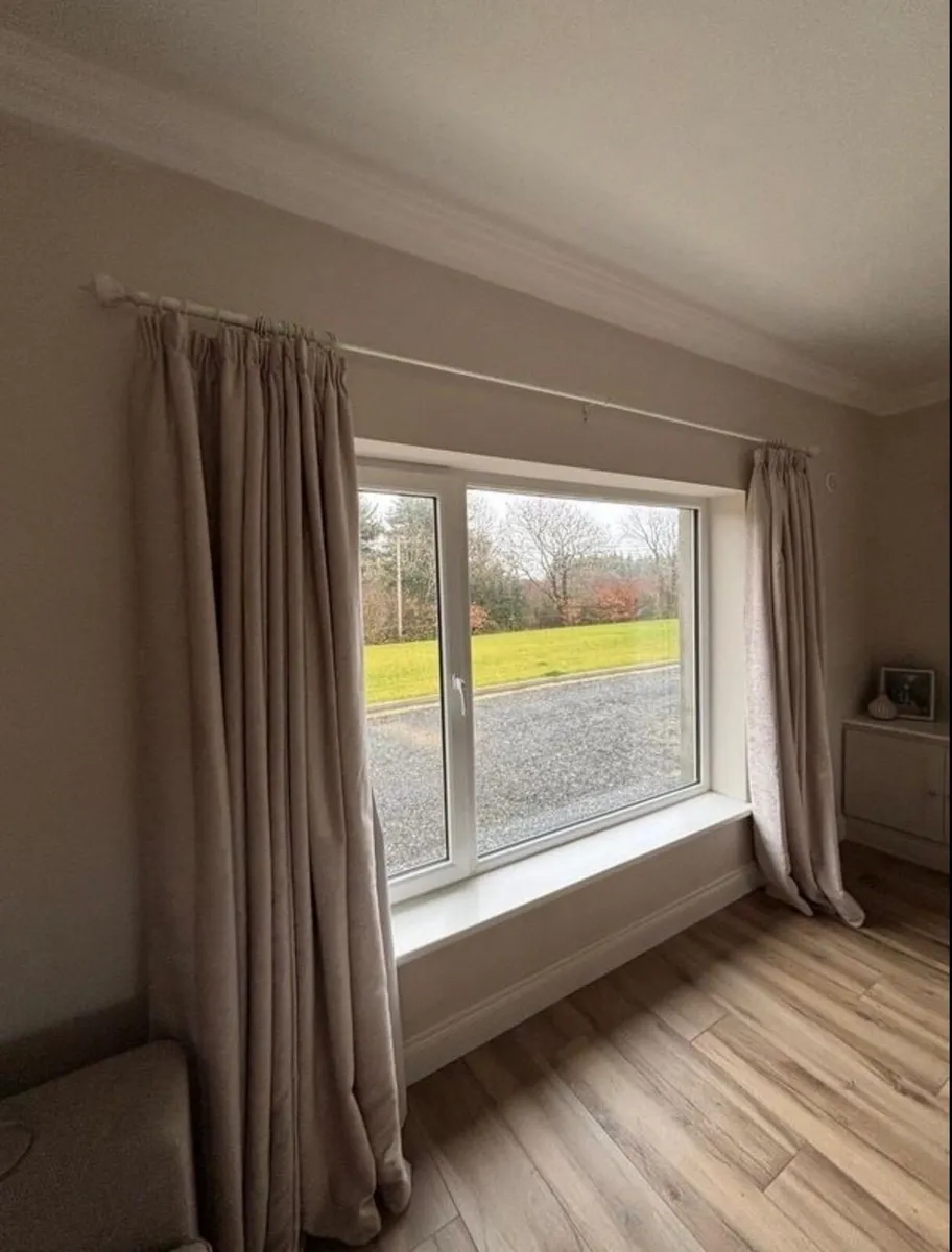 2.9m cream curtain pole 28mm - Image 1