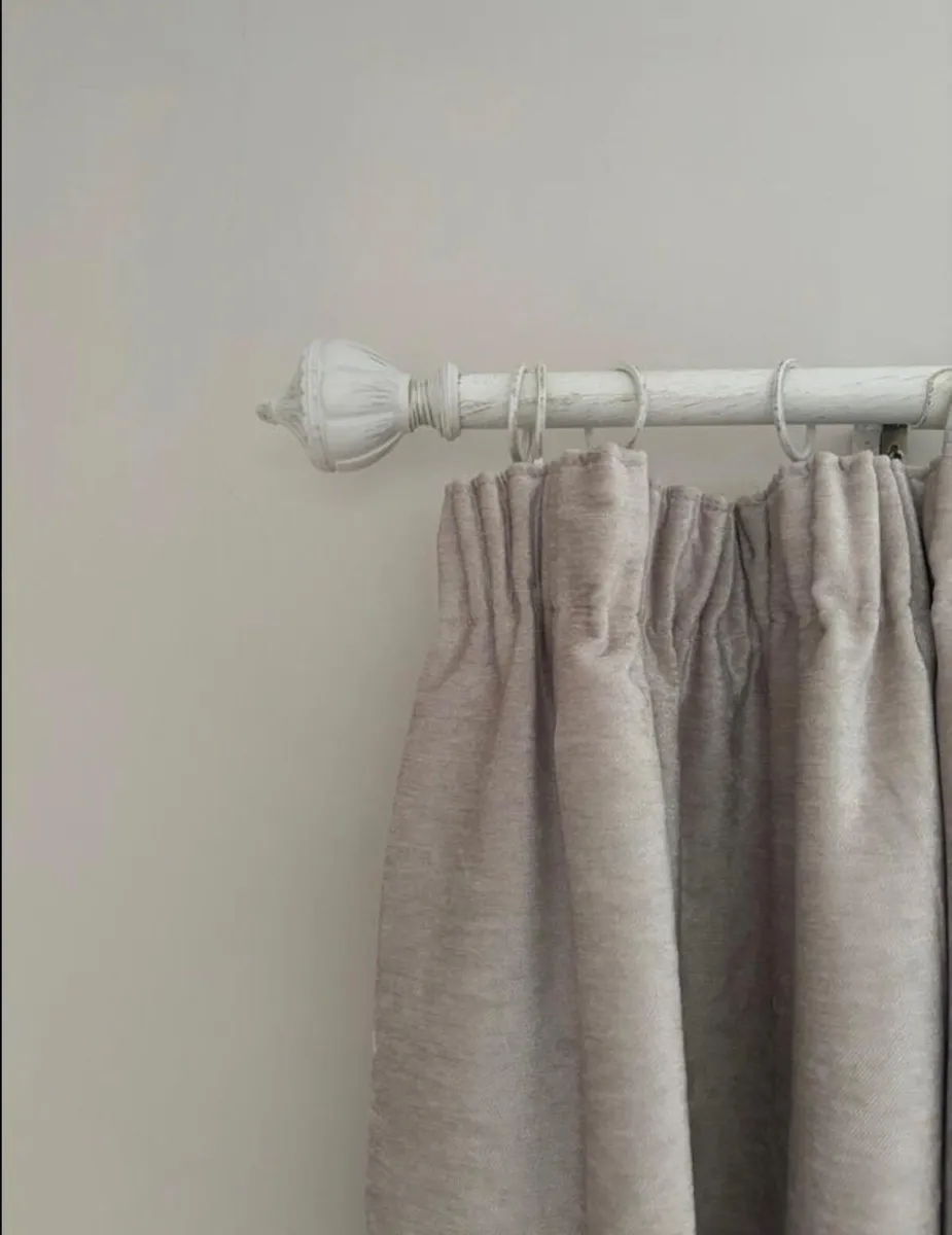 2.9m cream curtain pole 28mm - Image 2