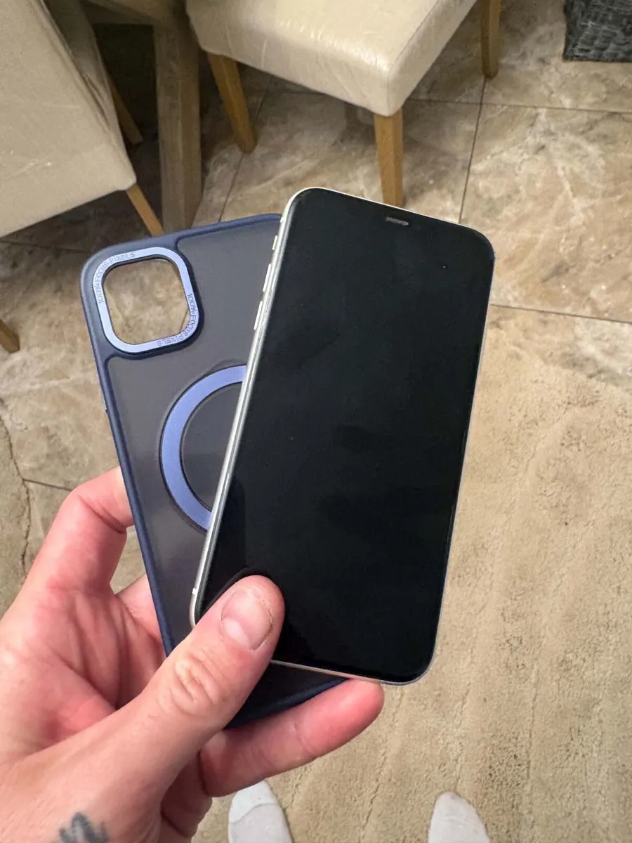 iPhone 11 sim free 128GB white with box - Image 2