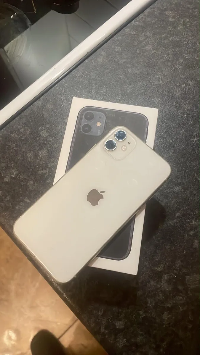 iPhone 11 sim free 128GB white with box - Image 3