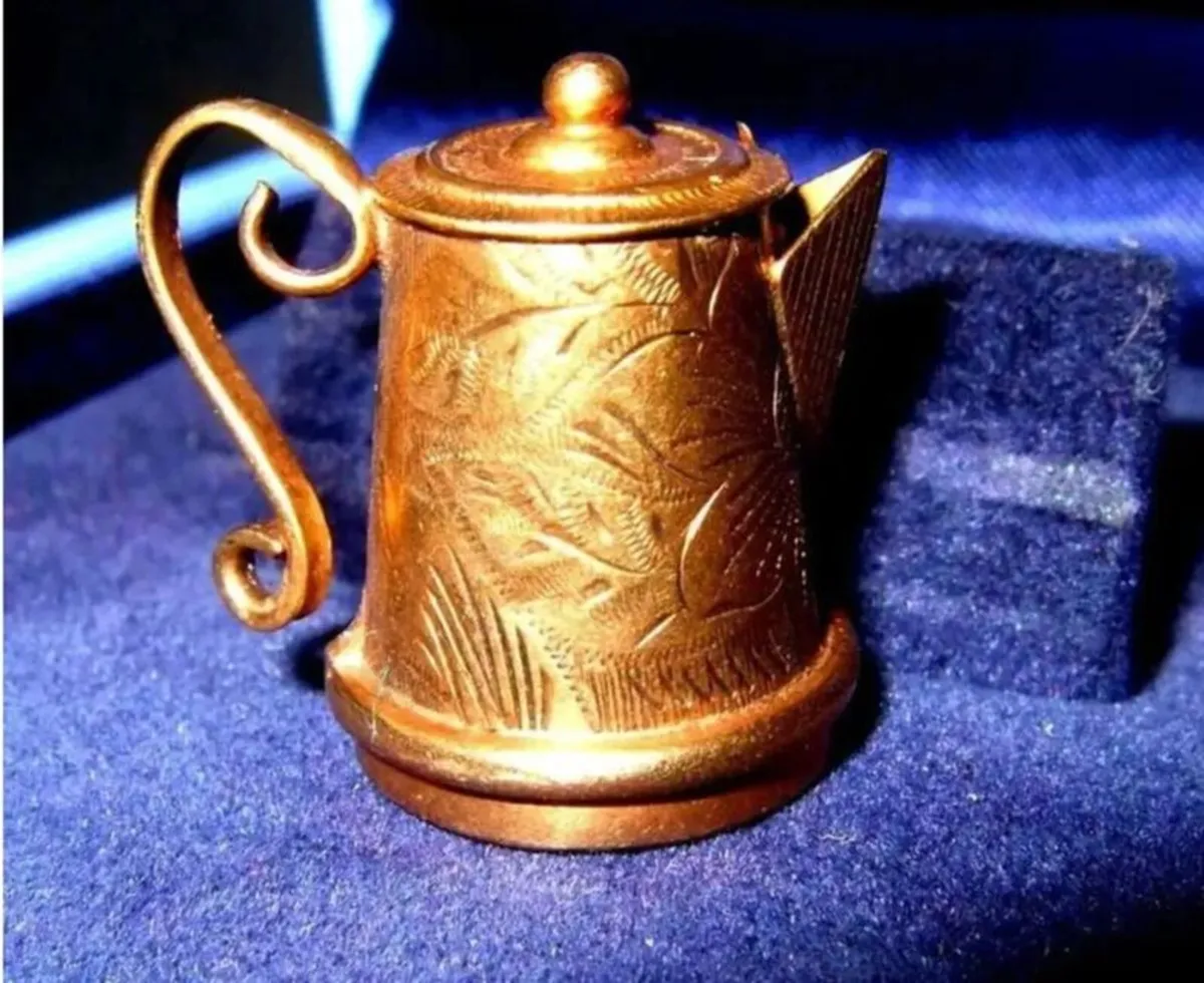 Vintage 9ct Gold Coffee Pot Charm - Image 4