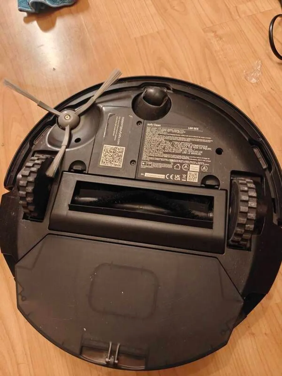 eufy L60 SES robot vacuum with docking base - Image 2