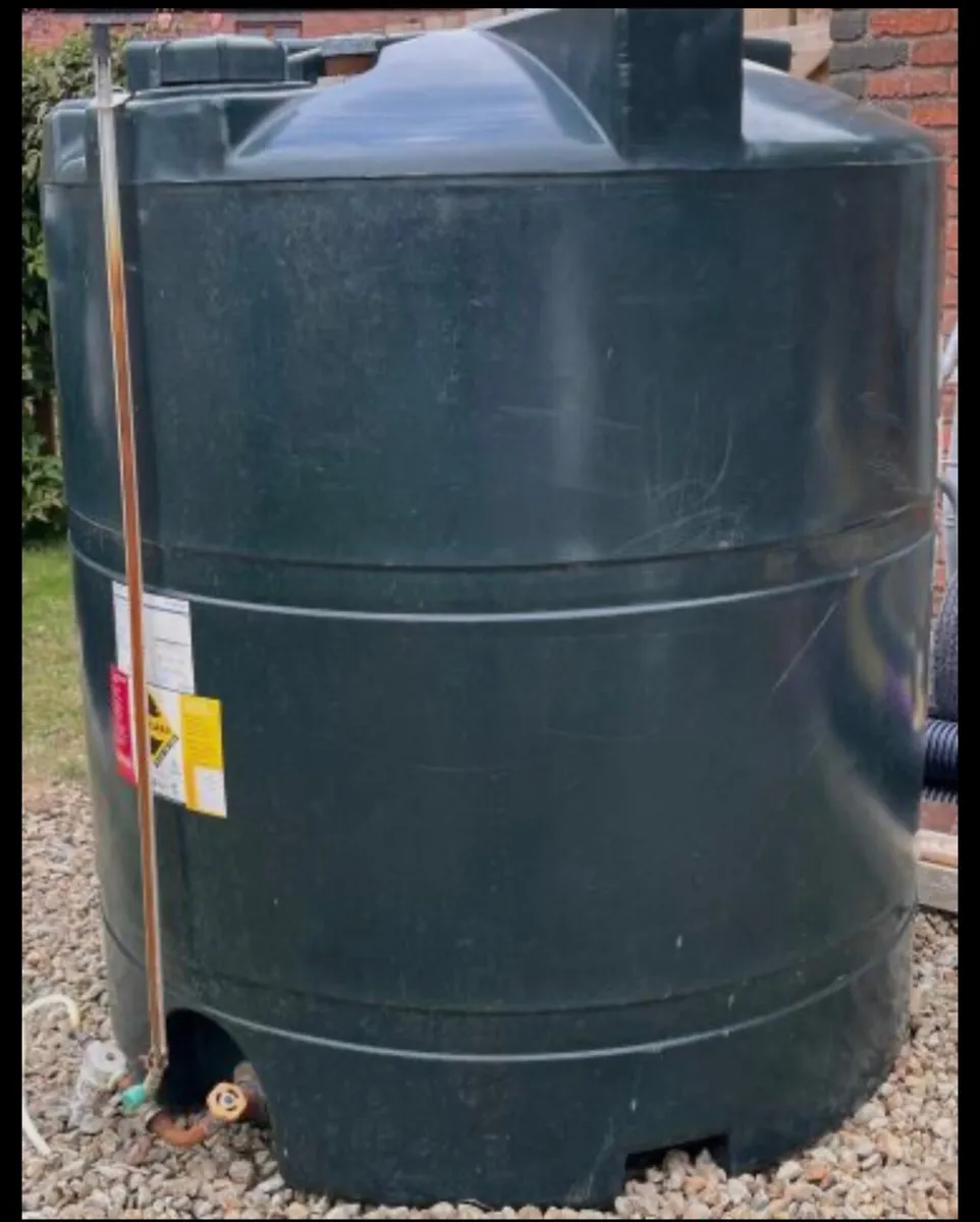 Oil tank