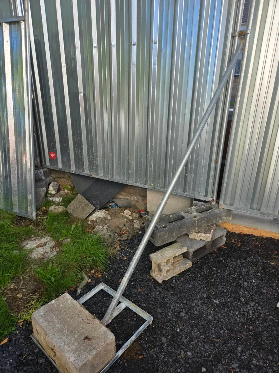 Fence panels hording - Image 3