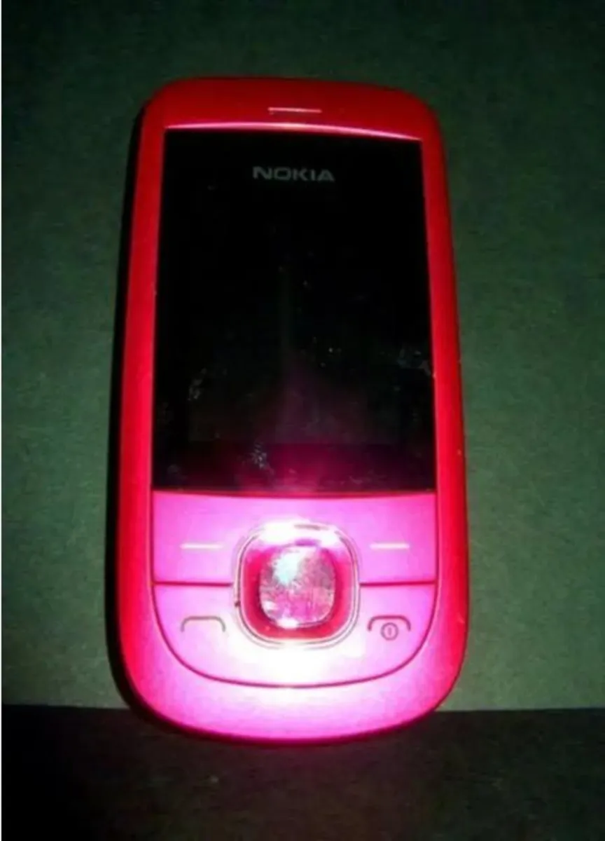 Vintage Pink Nokia 2220 Slide Phone - Image 4