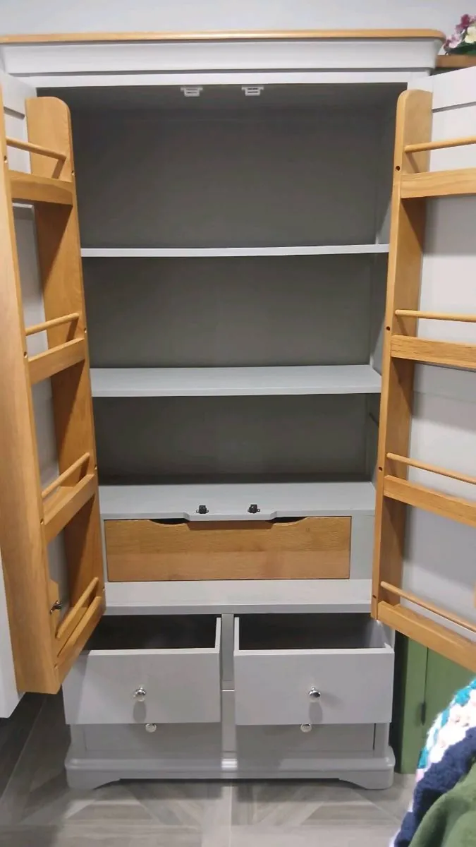 Kitchen pantry - Image 2