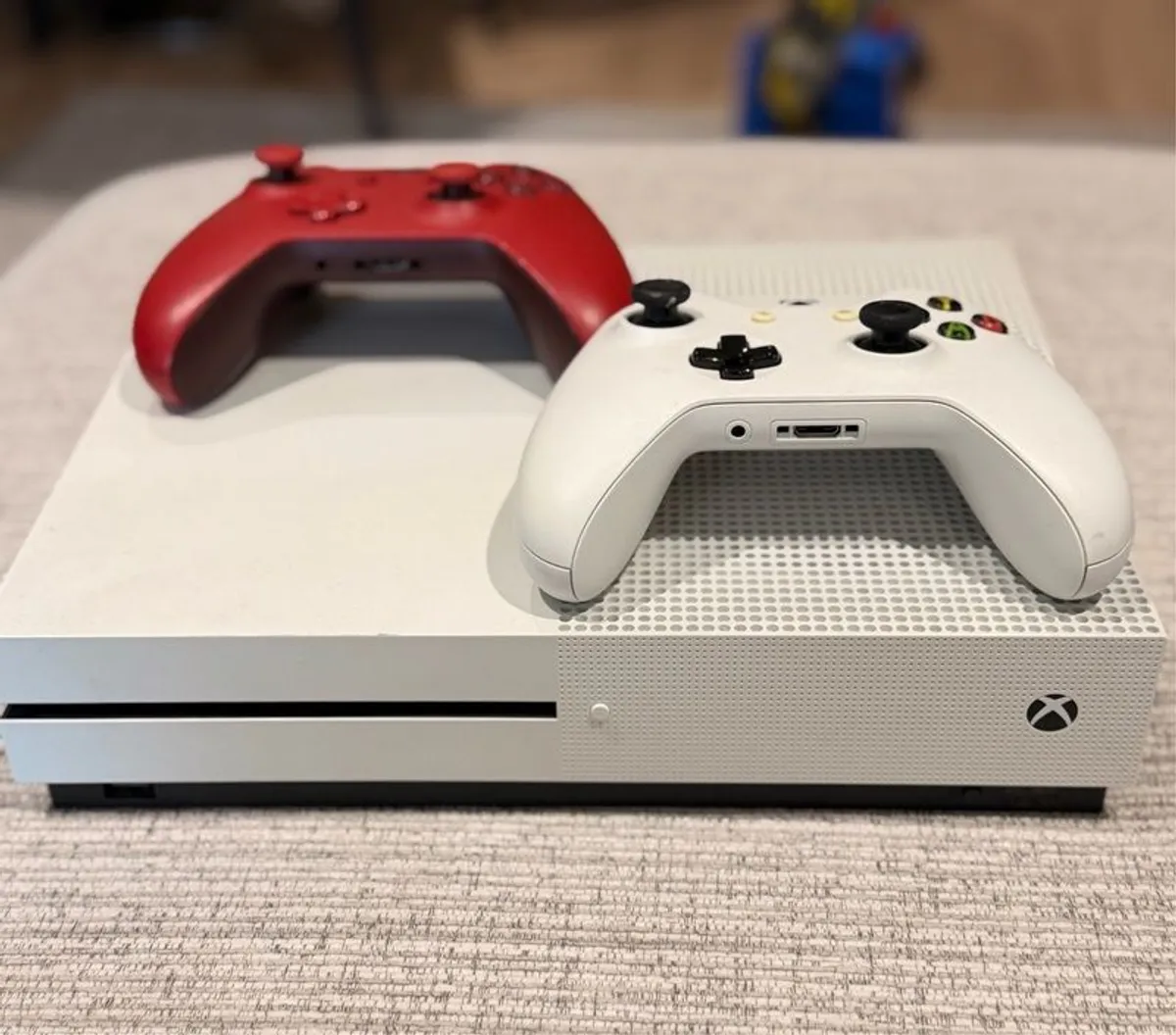 Xbox One S (White) + 2 Controllers - Image 1