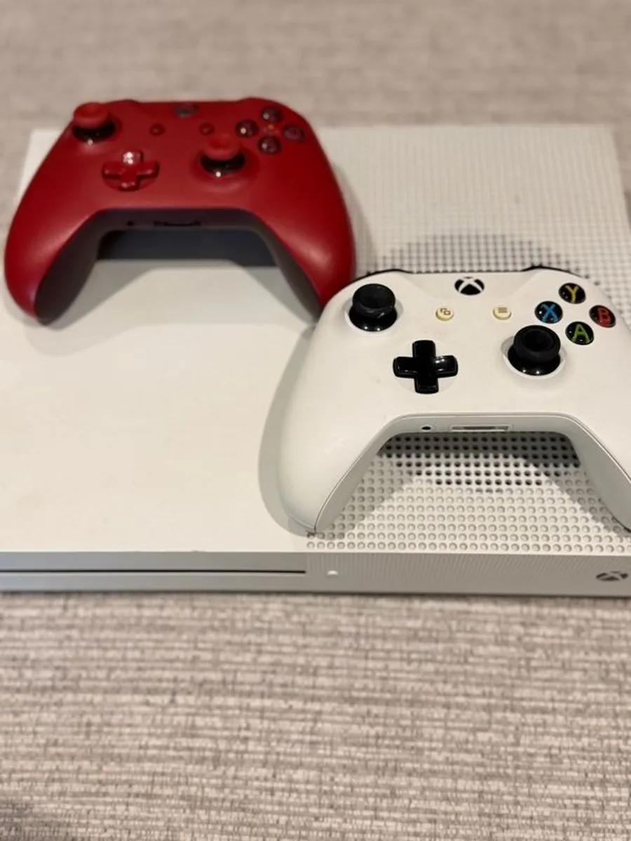 Xbox One S (White) + 2 Controllers - Image 2