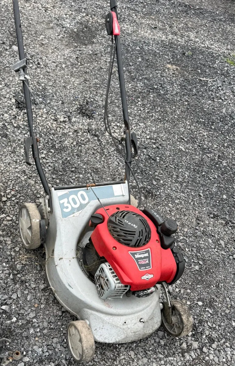 Honda  lawnmower  Stand on wright - Image 2
