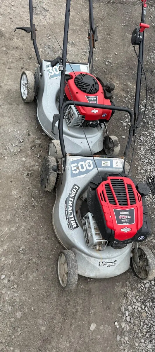 Honda  lawnmower  Stand on wright - Image 3