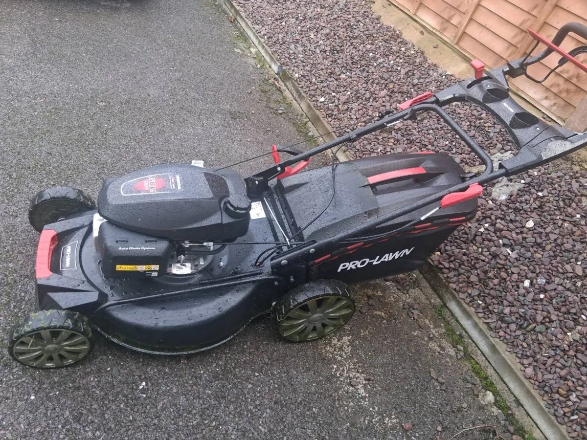 Honda lawn mower for sale 22 inch cut - Image 2