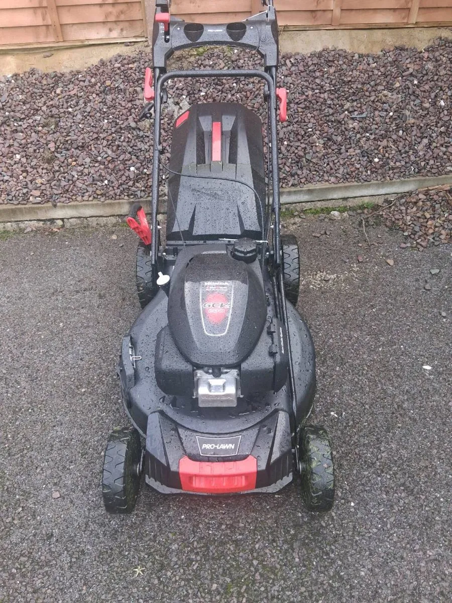 Honda lawn mower for sale 22 inch cut - Image 3